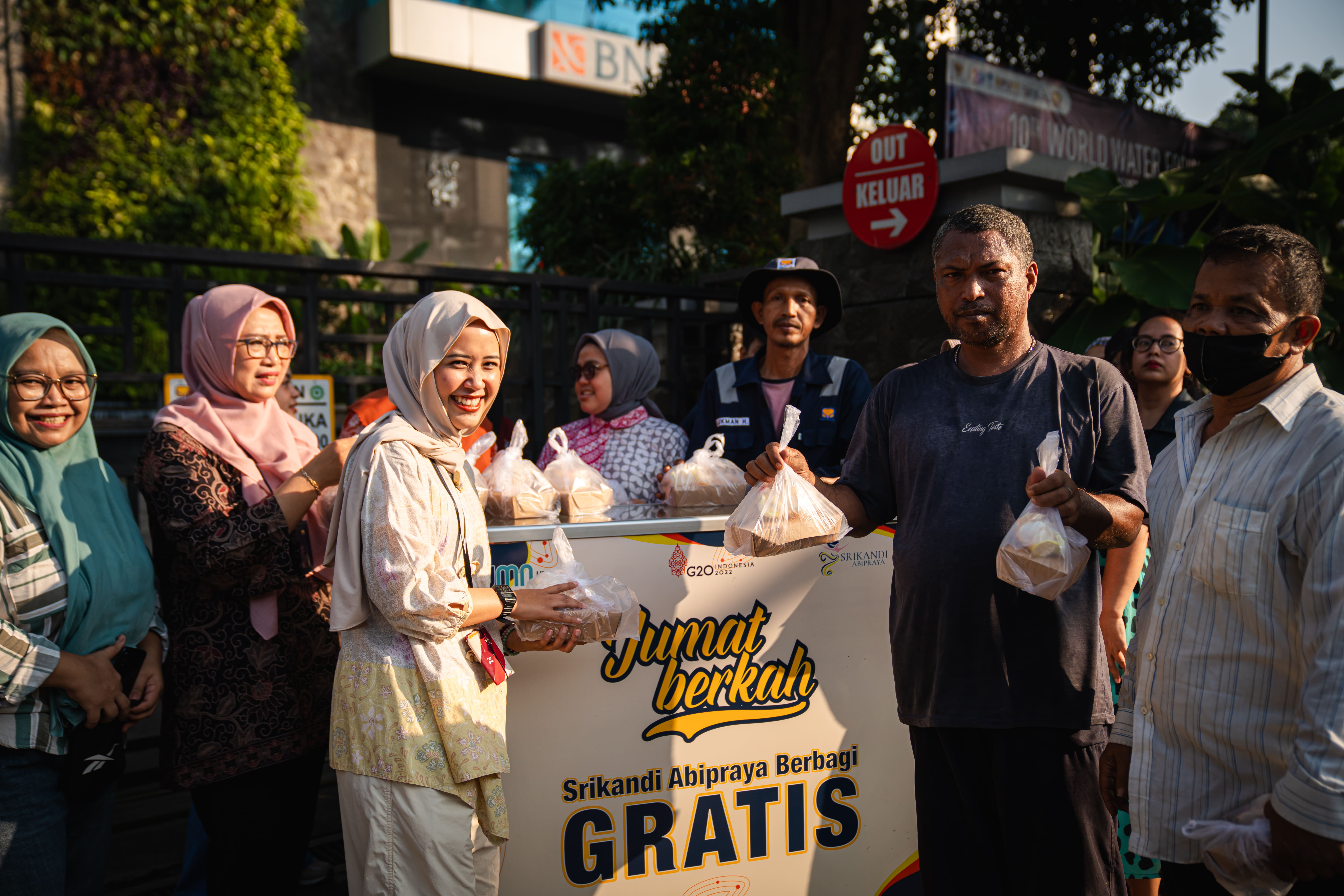 Jumat Berkah Srikandi Brantas Abipraya untuk Masyarakat Sekitar