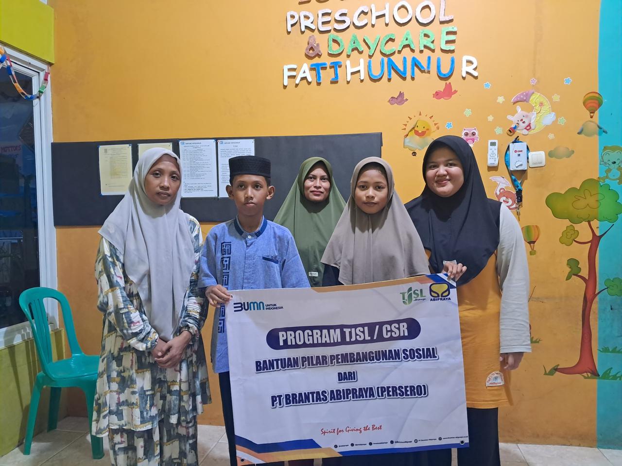 Bantuan Pilar Pembangunan Sosial, Abipraya Peduli melakukan santunan anak yatim melalui program TJSL