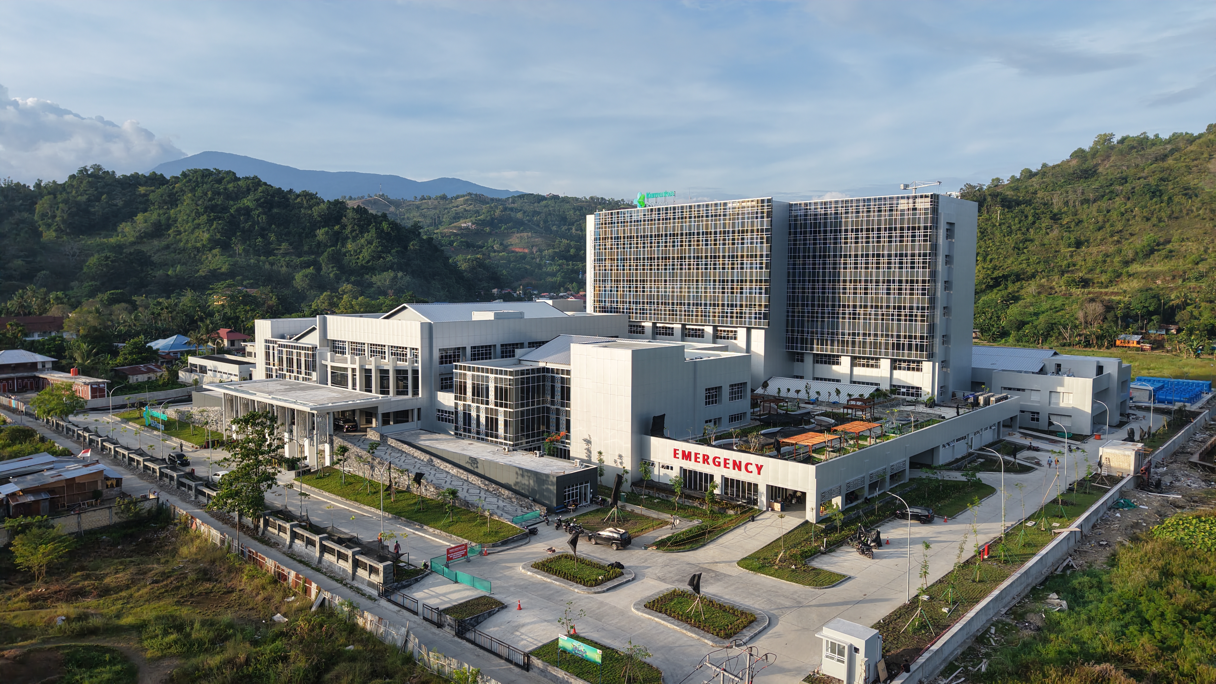 Pembangunan rumah sakit ini tidak hanya memberikan manfaat bagi masyarakat Papua, tetapi juga meningkatkan derajat kesehatan masyarakat Papua serta mempercepat pencapaian tujuan pembangunan berkelanjutan.