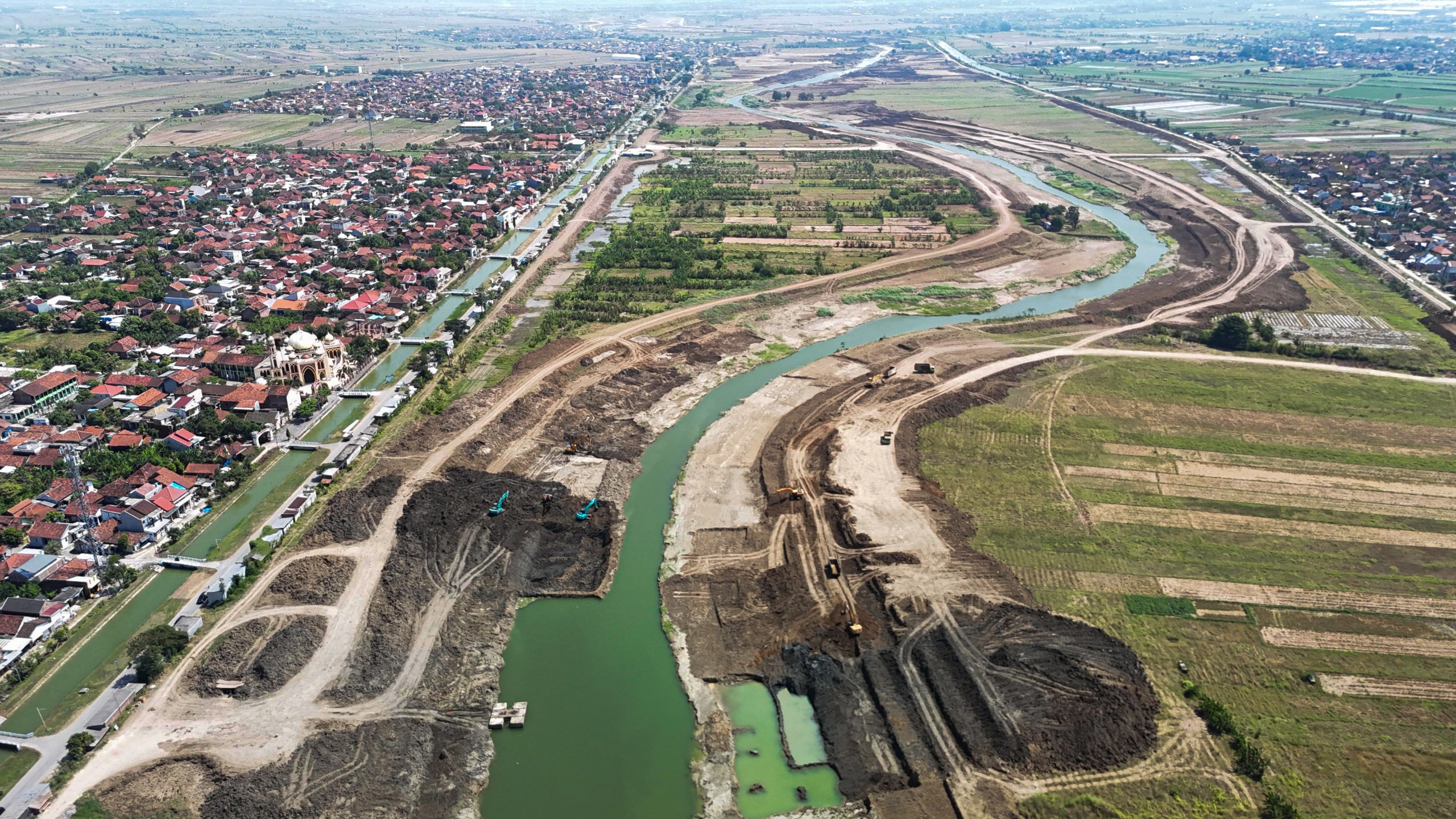 PT Brantas Abipraya (Persero) terus memperkuat komitmennya dalam mendukung percepatan pembangunan infrastruktur melalui proyek  CWP – 3DJK Wulan River Improvement Works Package III.