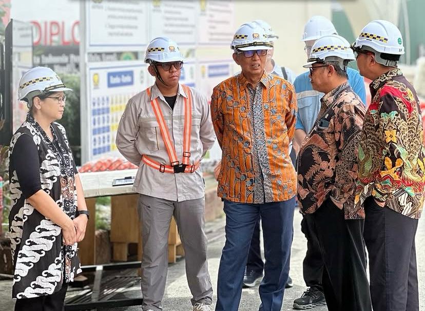 Menteri Pendidikan Dasar dan Menengah, Prof. Dr. Abdul Mu'ti, M. ED, melakukan kunjungan langsung ke Proyek Renovasi dan Rehabilitasi Infrastruktur Diplomatik Republik Indonesia di Kuala Lumpur, Malaysia pada tanggal 18 Juni 2025.