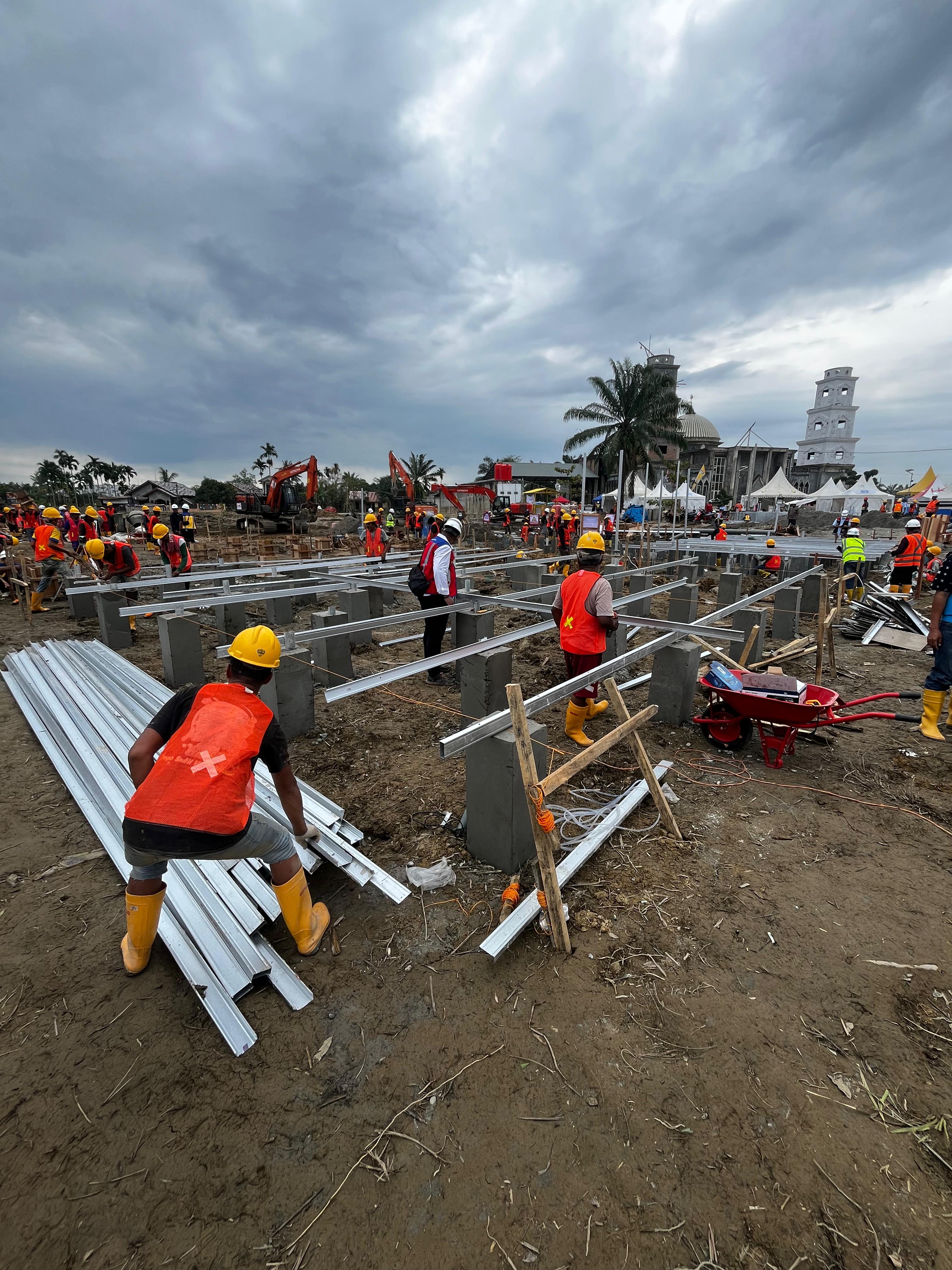 PT Brantas Abipraya membangun 15.000 unit hunian sementara (Huntara) di berbagai lokasi terdampak bencana