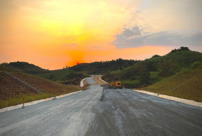 PT Brantas Abipraya (Persero) percepatan pembangunan Jalan Lintas Selatan (JLS) Paket Lot 3, menghubungkan Pantai Seran dan Desa Sumberbersih, Kabupaten Blitar, Jawa Timur.