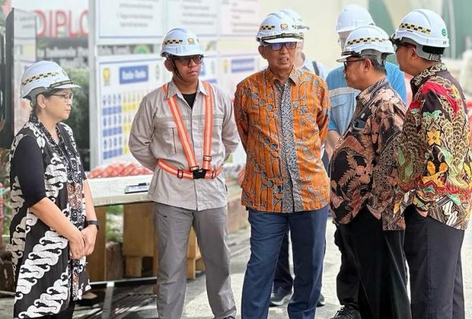Menteri Pendidikan Dasar dan Menengah, Prof. Dr. Abdul Mu'ti, M. ED, melakukan kunjungan langsung ke Proyek Renovasi dan Rehabilitasi Infrastruktur Diplomatik Republik Indonesia di Kuala Lumpur, Malaysia pada tanggal 18 Juni 2025.